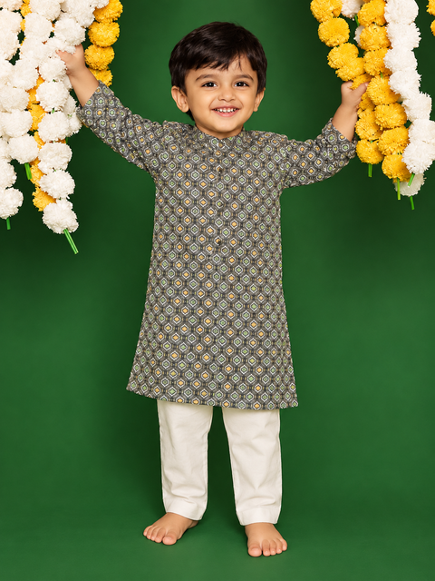 Boy wearing Chhota Baccha Jaan Ke kids festive kurta