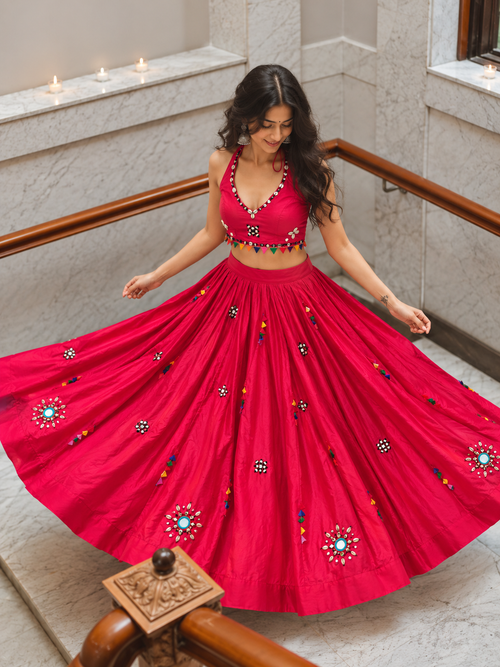 Desi Girl red bunting mirror-work chania choli model view