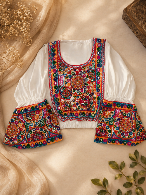 Rangilo Re Chakra White Top
