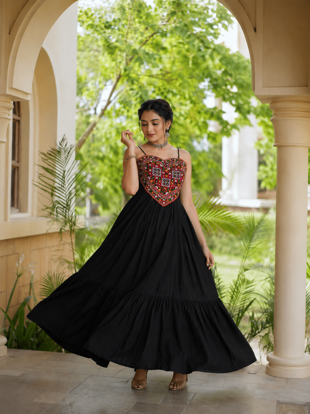 Kutchhi Dilrani Black Gown