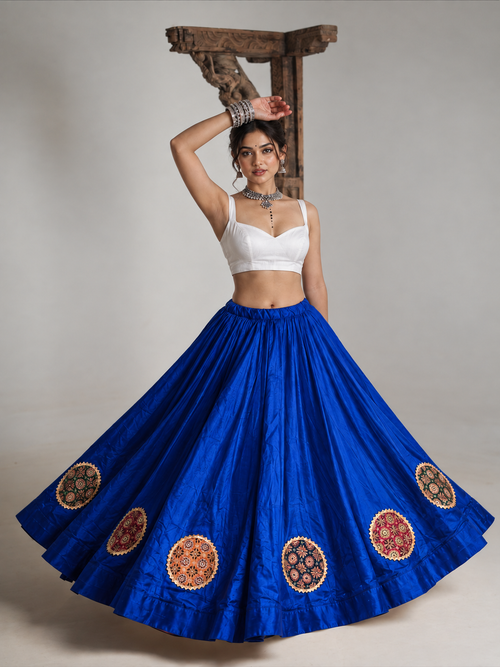 Ulat Palat reversible Navratri lehenga skirt model view